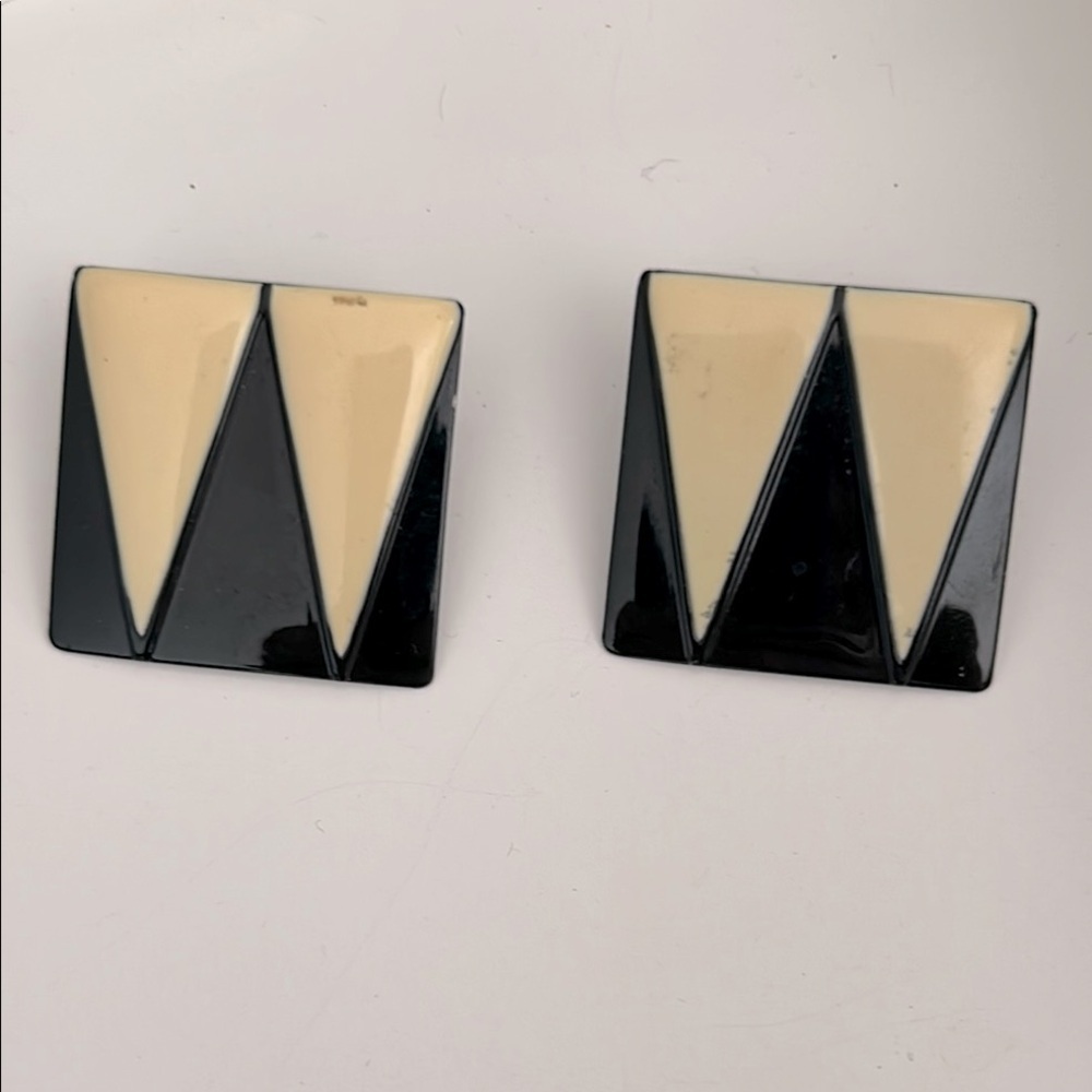 Vintage Square Shape Triangle Pattern Earrings Quarter Size Pierced Bohemian